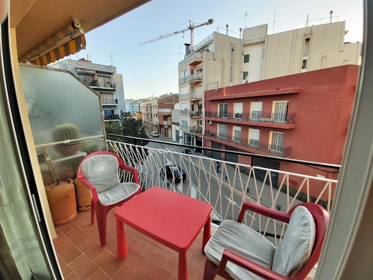 Diana Apartamento Con Terraza Muy Cerca Del Mar Pineda de Mar Exteriör bild