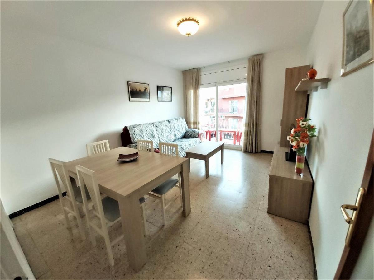 Diana Apartamento Con Terraza Muy Cerca Del Mar Pineda de Mar Exteriör bild